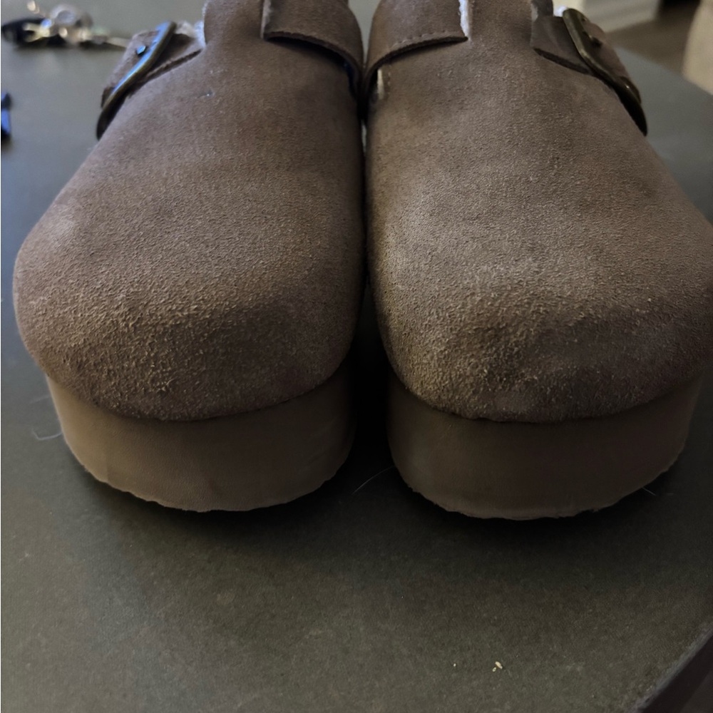 Cushionaire “Granola” fur platform mule sz 10